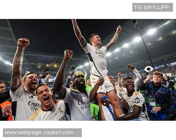 克罗斯在球场上的传奇之路与足球世界的影响力分析 克罗斯在球场上的传奇之路与足球世界的影响力分析