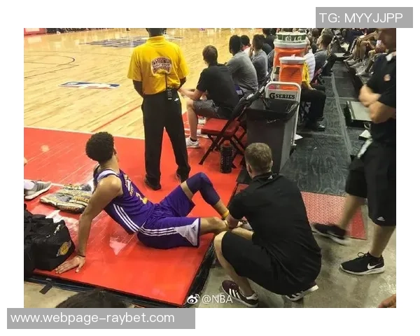 夏季联赛精彩对决鲍尔领衔球队挑战骑士展现年轻力量